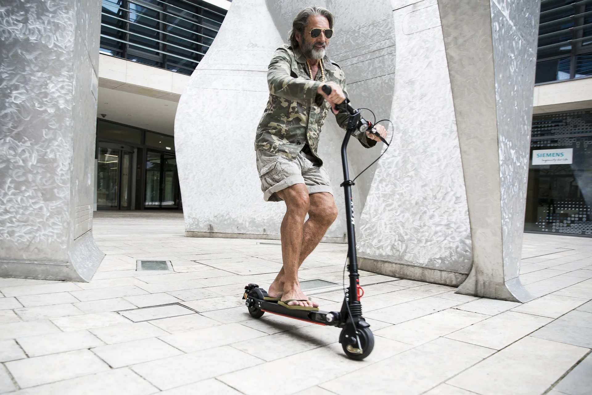 Elsparkcyklar är populära bland entreprenörer och egenföretagare - så här gör du för att få den bästa upplevelsen när du pendlar